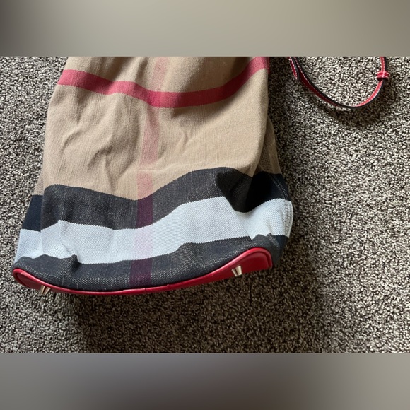 Large BURBERRY BAG AUTHENTIC!! - Picture 2 of 3